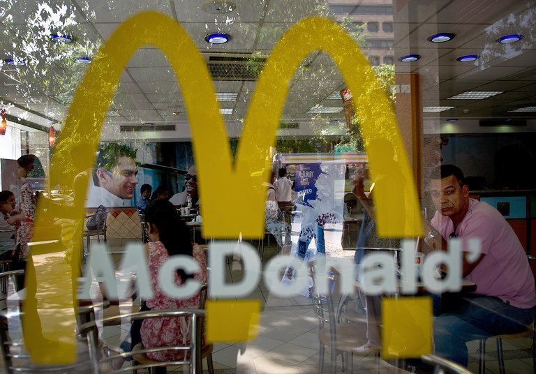 McDonald's судится за товарный знак "Миниатюрное удовольствие"